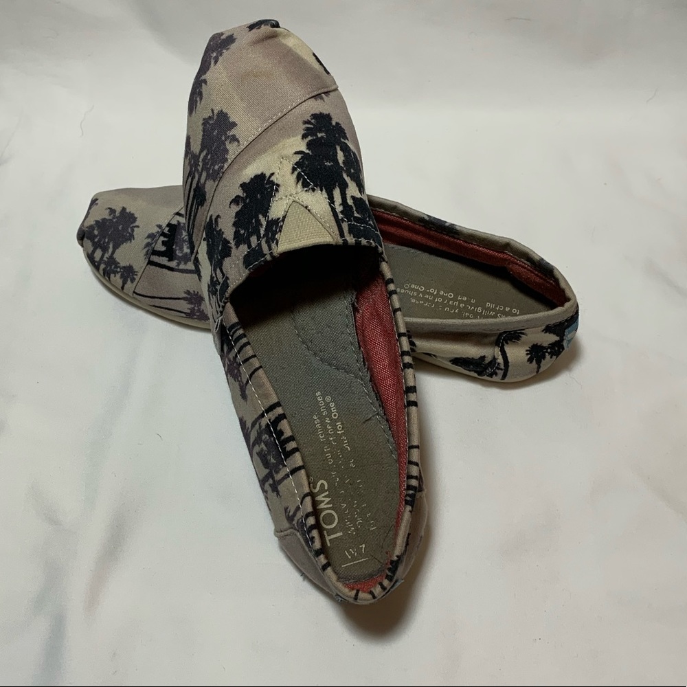 Palm Tree Design TOMS Size 7